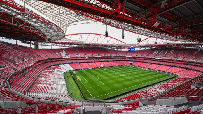 Estádio da Luz, em Lisboa, será o palco da partida entre Benfica e Qarabag nesta terça, 16