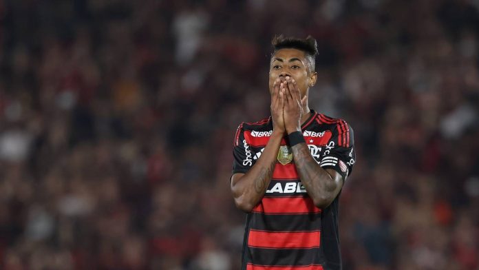 RIO DE JANEIRO, BRAZIL - JULY 27: Bruno Henrique of Flamengo reacts after a chance to score during the match between Flamengo and Atletico Mineiro as part of Brasileirao 2025 at Maracana Stadium on July 27, 2025 in Rio de Janeiro, Brazil. (Photo by Wagner Meier/Getty Images)
